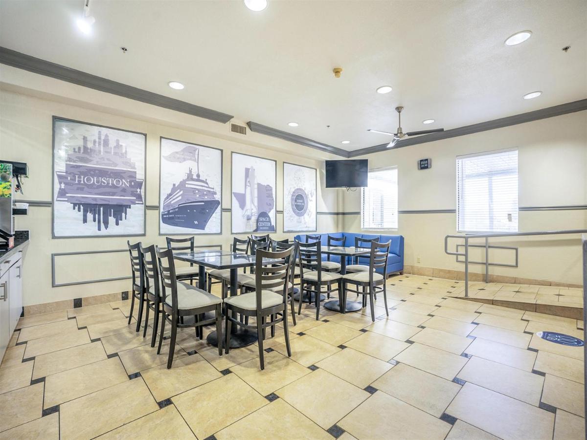 Hotel Days & By Wyndham Nasa-clearlake-houston 3*