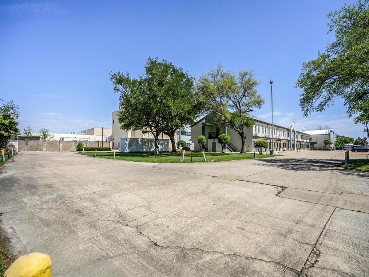 Hotel Days & By Wyndham Nasa-clearlake-houston