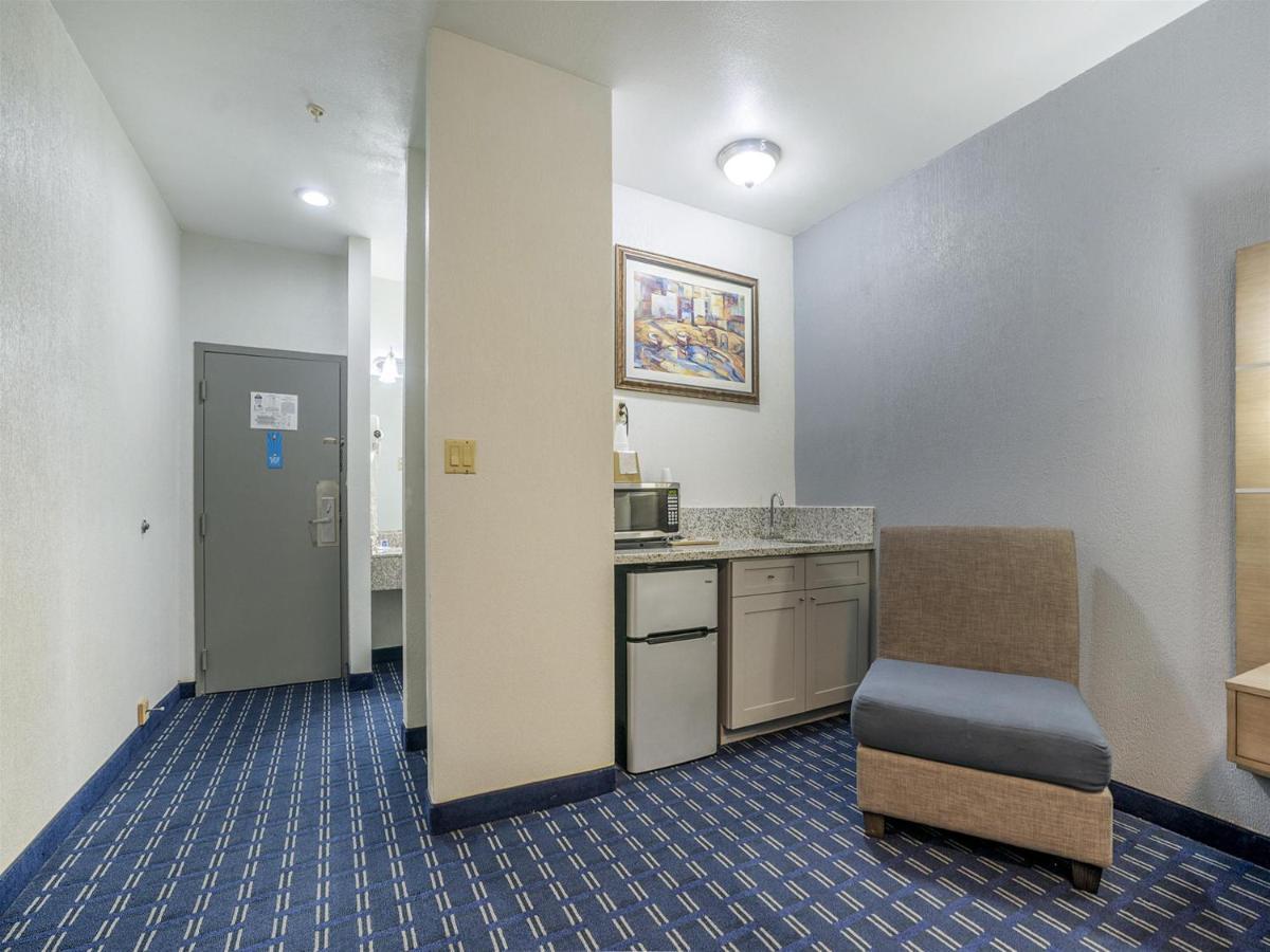 Days & By Wyndham Nasa-clearlake-houston 3*
