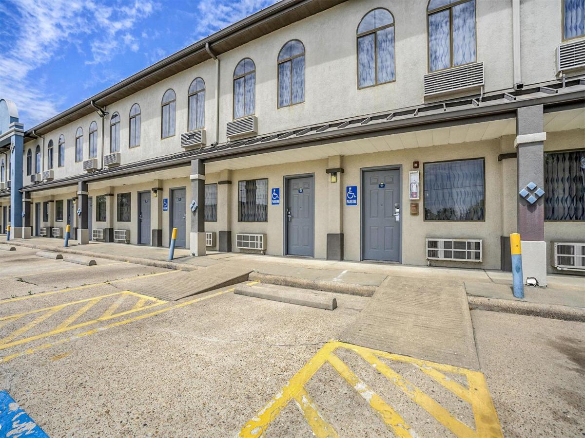 Hotel Days & By Wyndham Nasa-clearlake-houston 3*