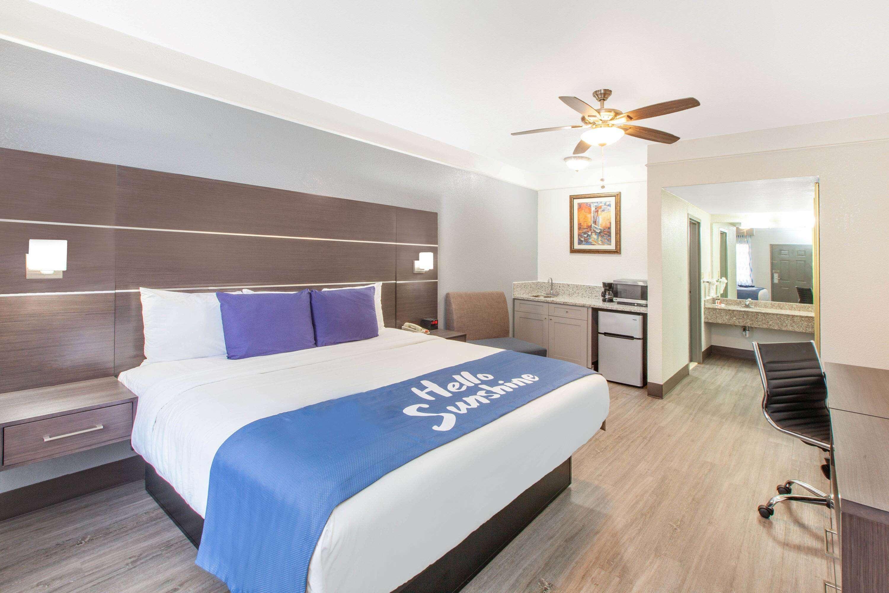 Hotel Days & By Wyndham Nasa-clearlake-houston 3*