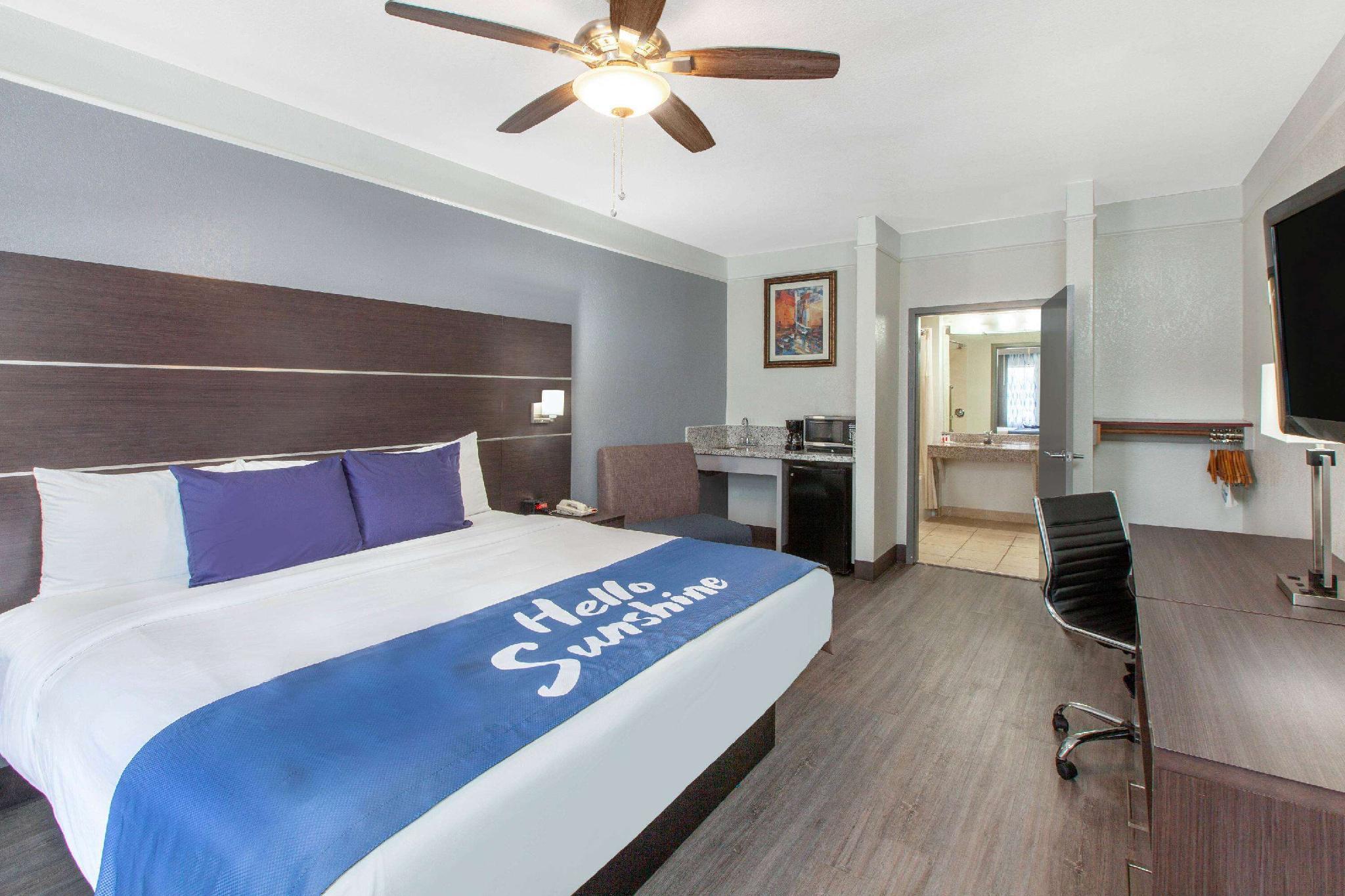 Days & By Wyndham Nasa-clearlake-houston 3*