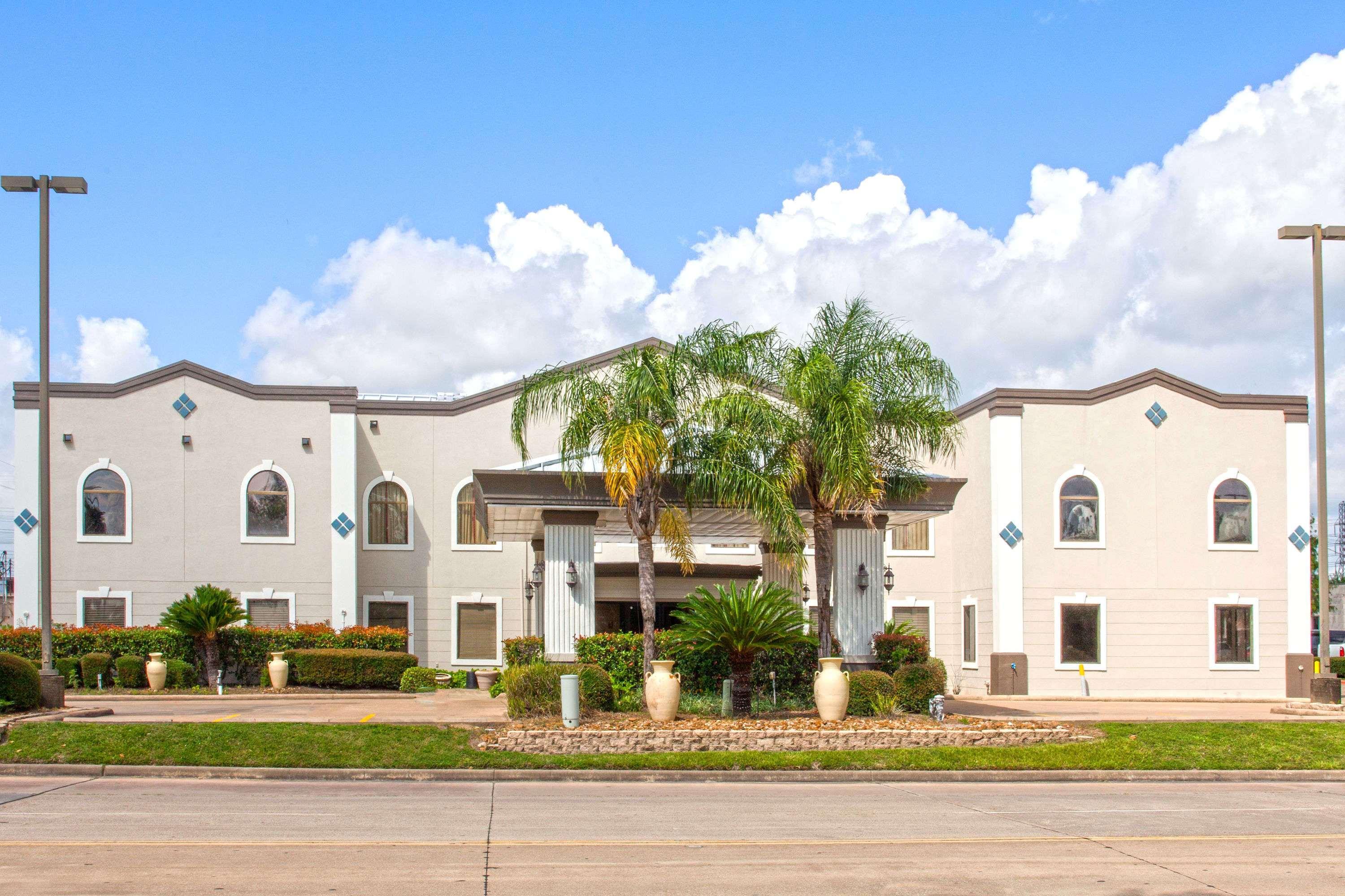Hotel Days & By Wyndham Nasa-clearlake-houston Webster