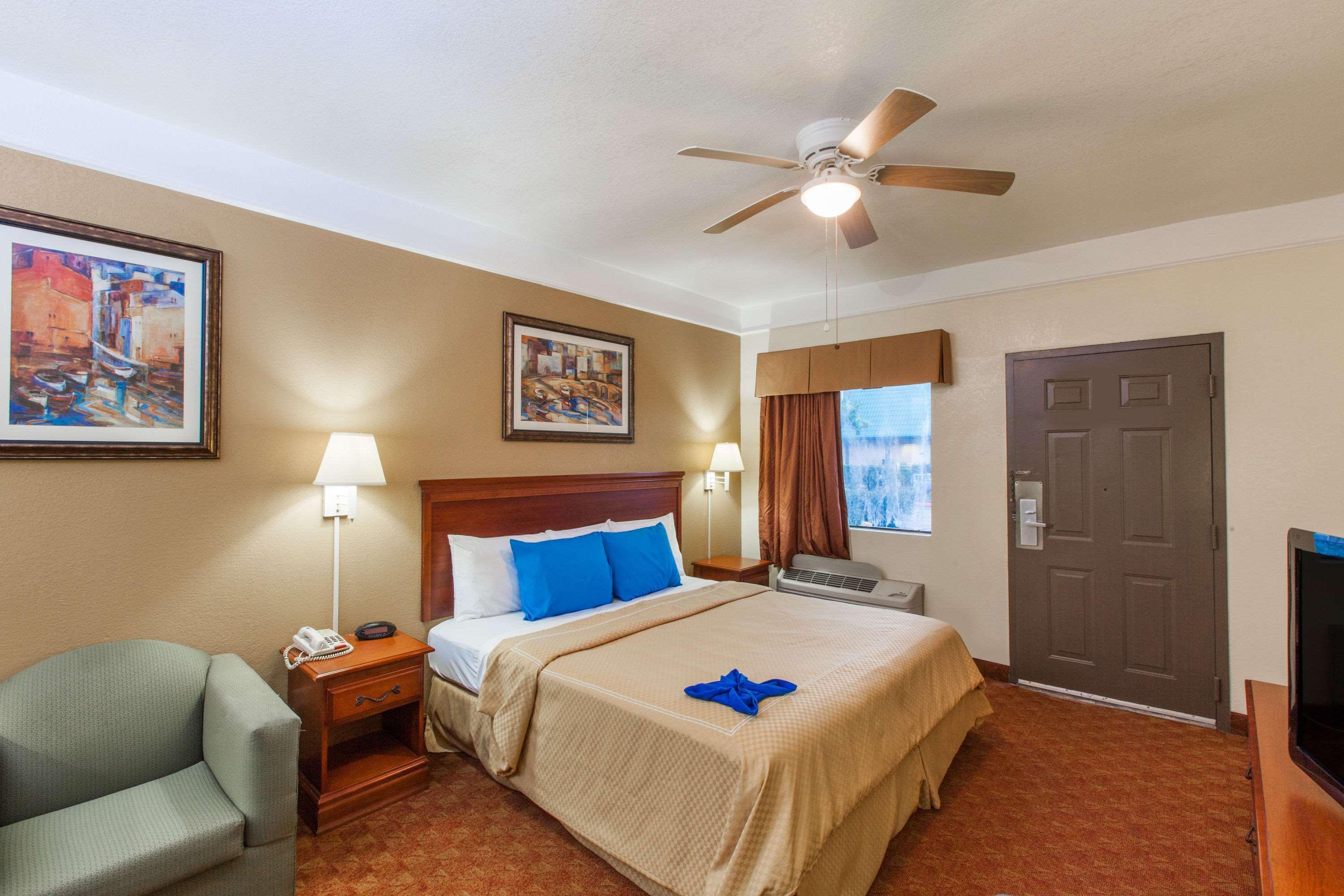 Hotel Days & By Wyndham Nasa-clearlake-houston 3*