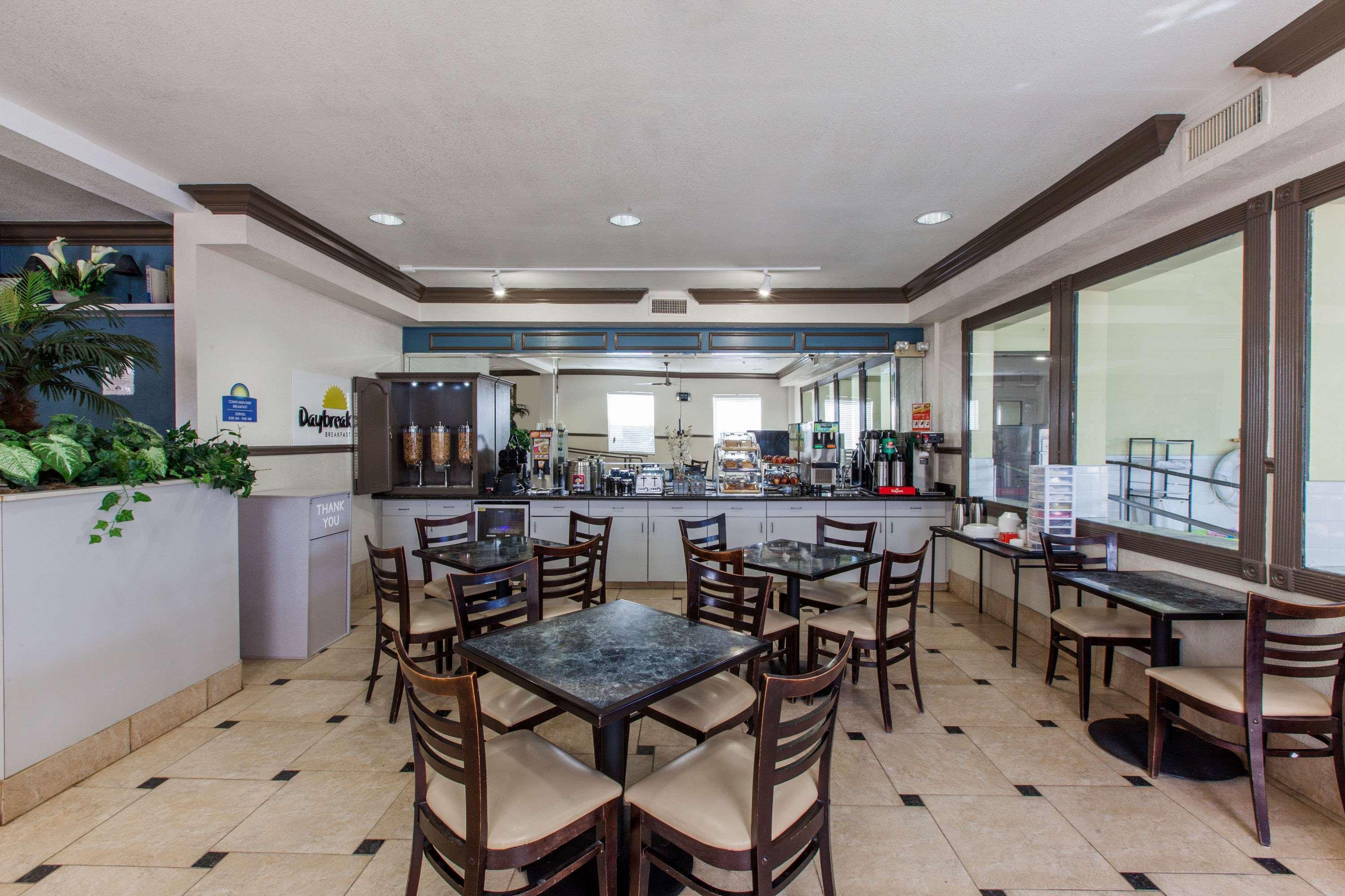 Hotel Days & By Wyndham Nasa-clearlake-houston Webster