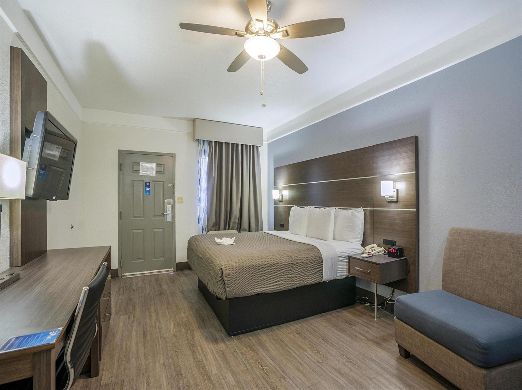 Days & By Wyndham Nasa-clearlake-houston 3*