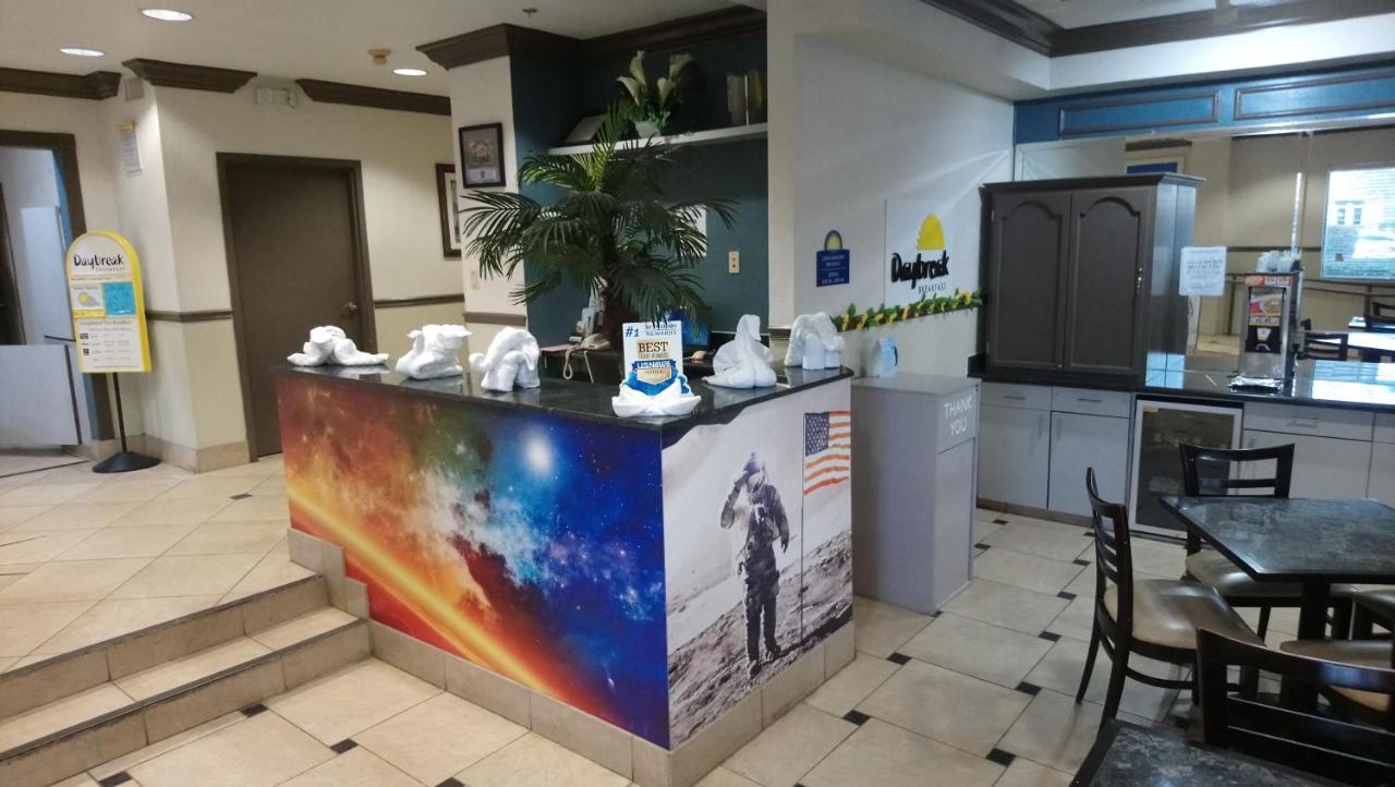 Days & By Wyndham Nasa-clearlake-houston Hotel